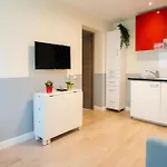 Stunning Modern Red Apartment Near Bastille-Marais
